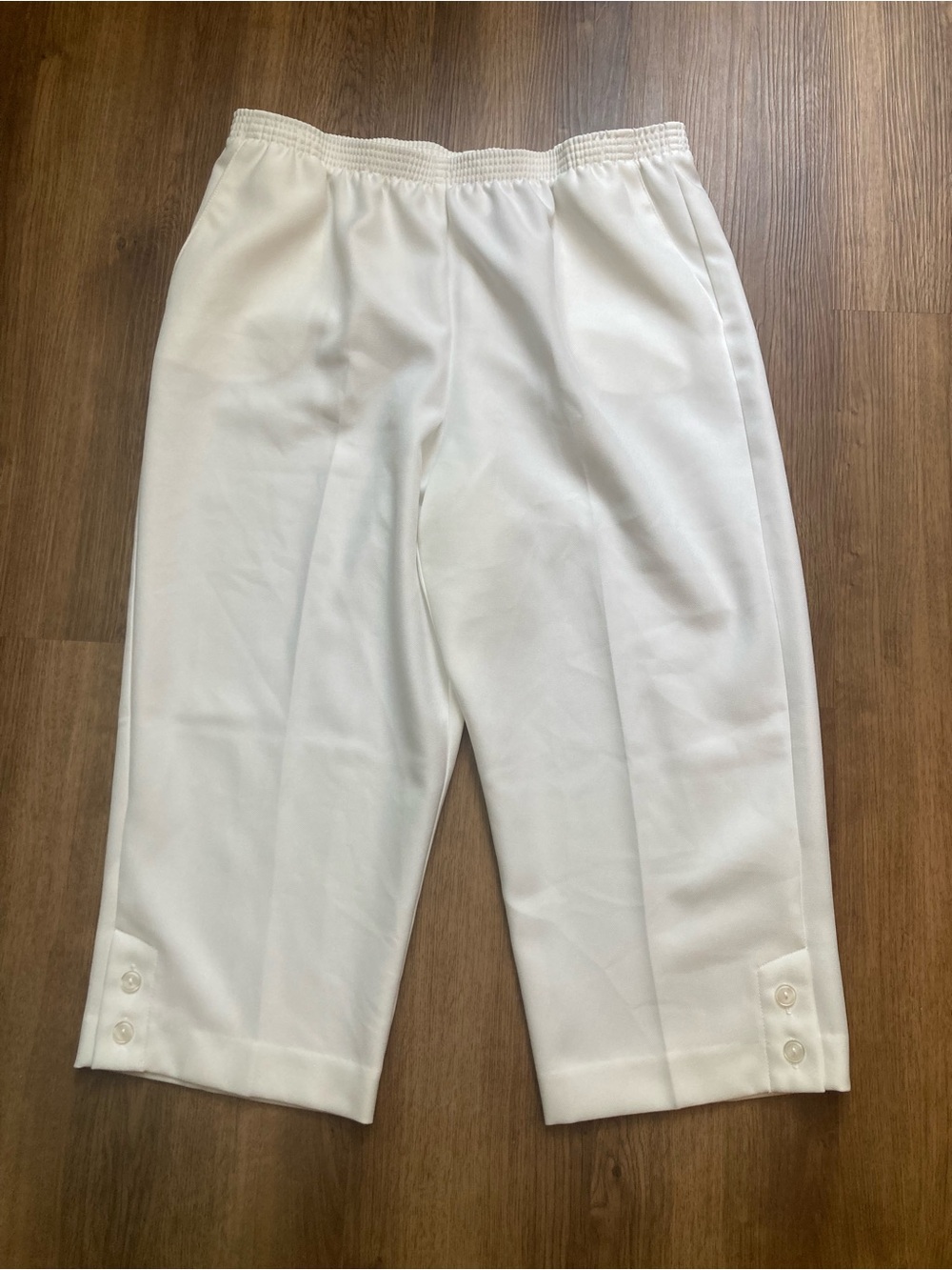 Alfred Dunner White Capris 14
